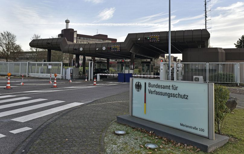 Das Bundesamt für Verfassungsschutz sieht ein Erstarken vom Rechtsextremismus und Islamismus.