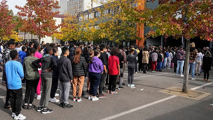 Francia, 14enne accoltella e uccide un membro del personale scolastico durante il controllo delle borse