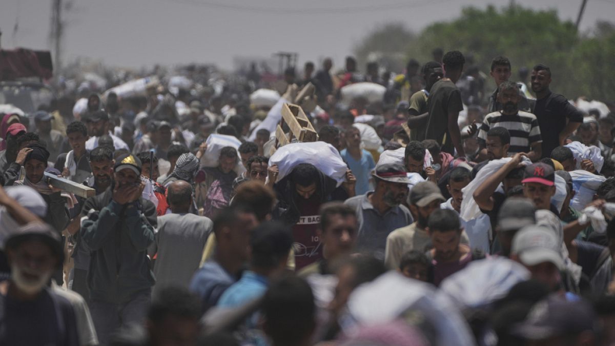 الدفاع المدني في غزة: مقتل 35 فلسطينيا على الأقل بنيران الجيش الإسرائيلي قرب مركز للمساعدات