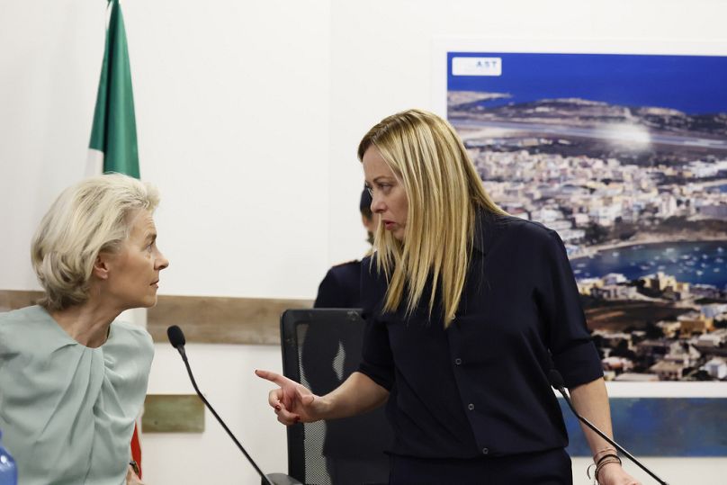 Ursula von der Leyen EU bizottsági elnök és és Giorgia Meloni olasz miniszterelnök Lampedusán