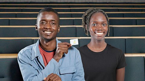 Drawing on their farming roots, Ugandan entrepreneurs Sandra Namboozo and Samuel Muyita have created a natural sachet that keeps fruit fresh for longer.