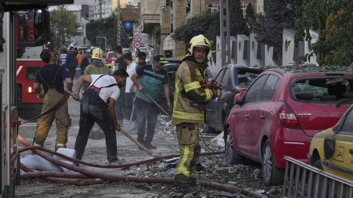 المتحدث العسكري الإسرائيلي: إيران أطلقت 100 مسيرة ويجري التعامل معها الآن