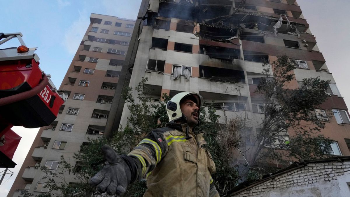 الموساد يضرب عمق إيران: تاريخ من العمليات الإسرائيلية السريّة ضد الجمهورية الإسلامية