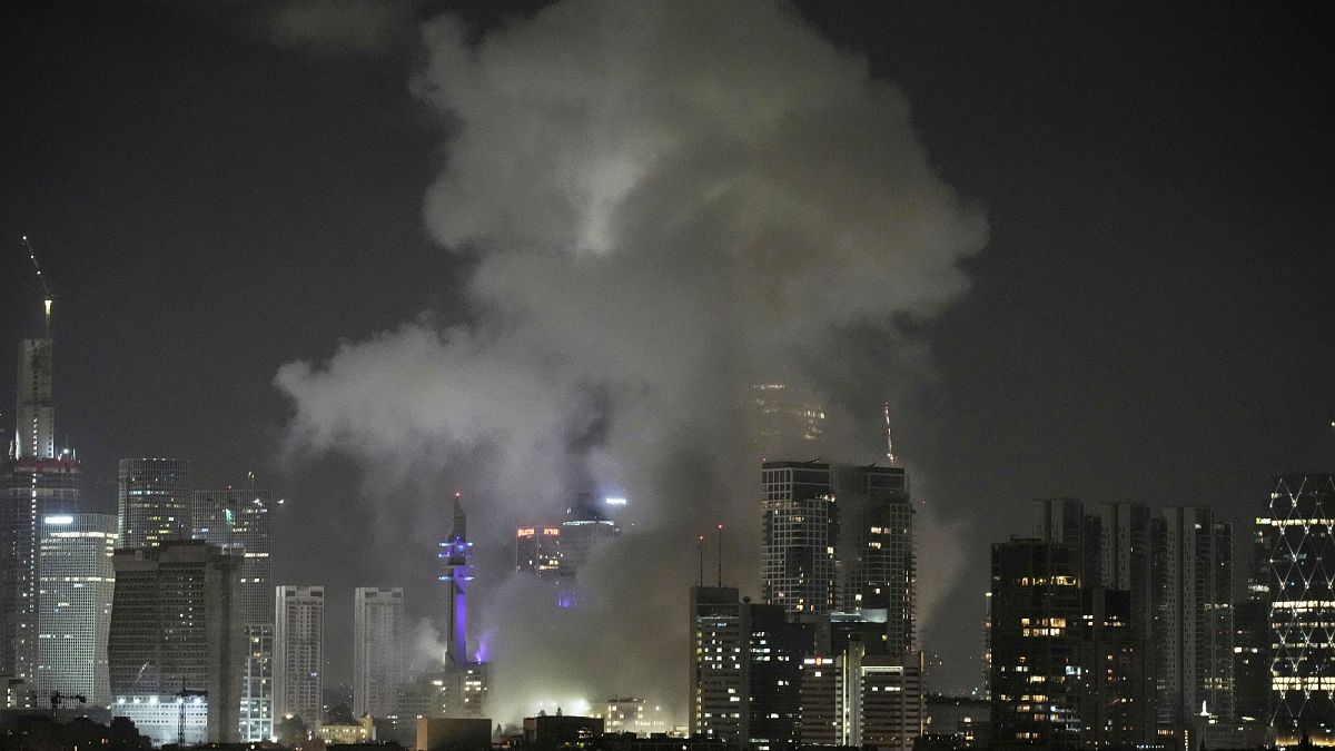 Irán több száz rakétát lőtt ki Izraelre pénteken este, egy részét Jemen felől indították