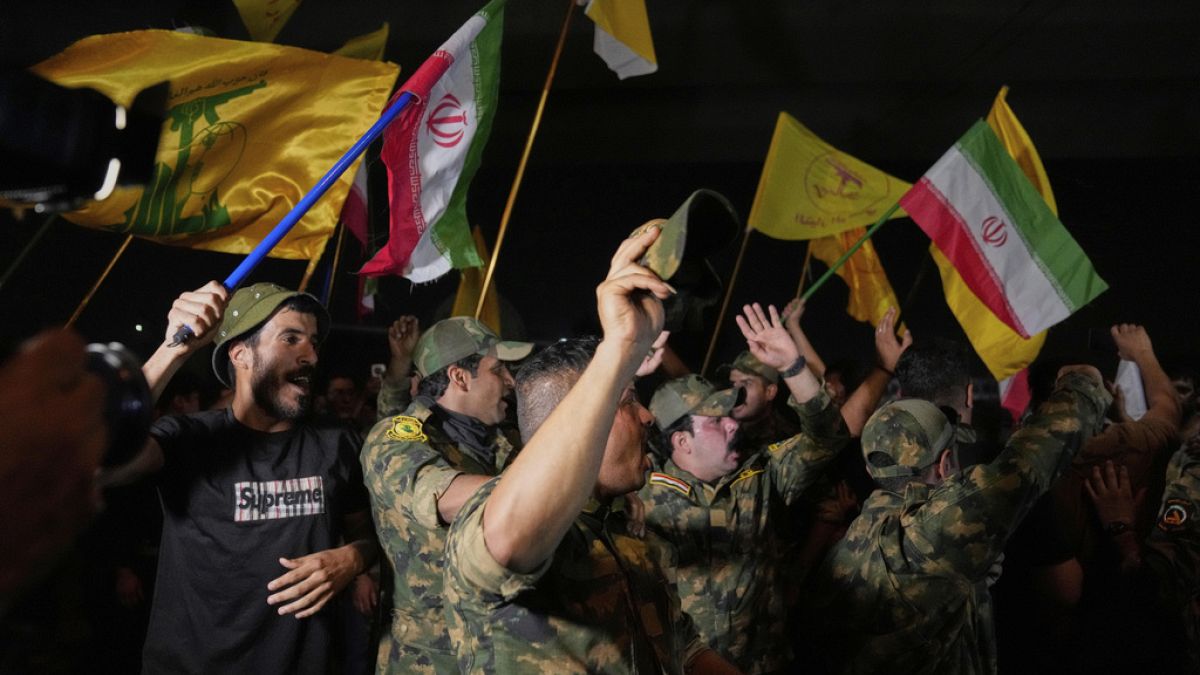 موالون لإيران يتظاهرون في بغداد دعمًا لطهران بعد الهجوم الإسرائيلي