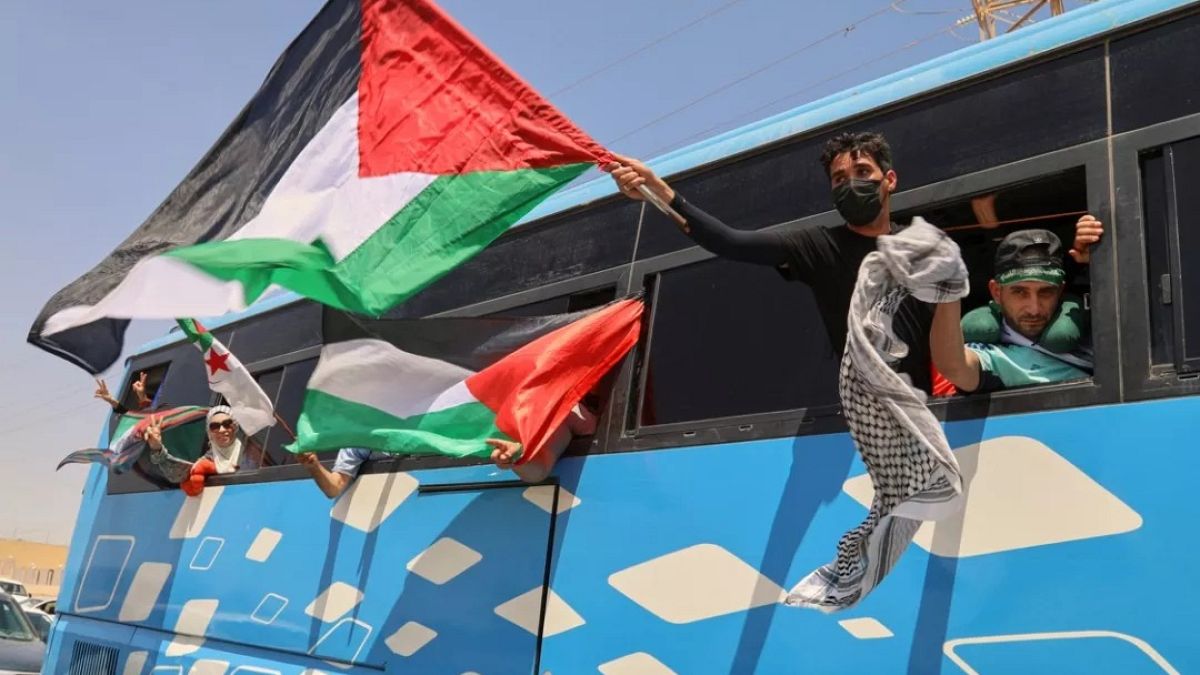 لن يمرّوا.. حكومة حفتر تمنع قافلة الصمود لأجل غزة من العبور وتقطع عنها الإنترنت