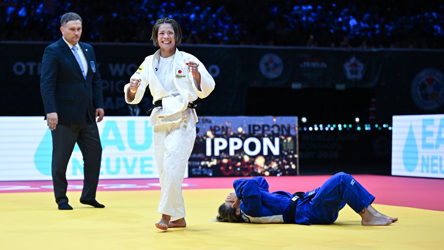 Uta Abe Smiles for Her Fifth World Title