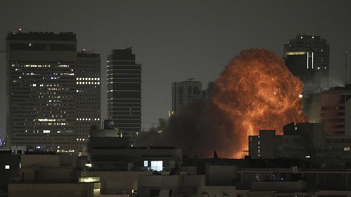 Fact checking sui video che sostengono di mostrare attacchi aerei di Israele e Iran