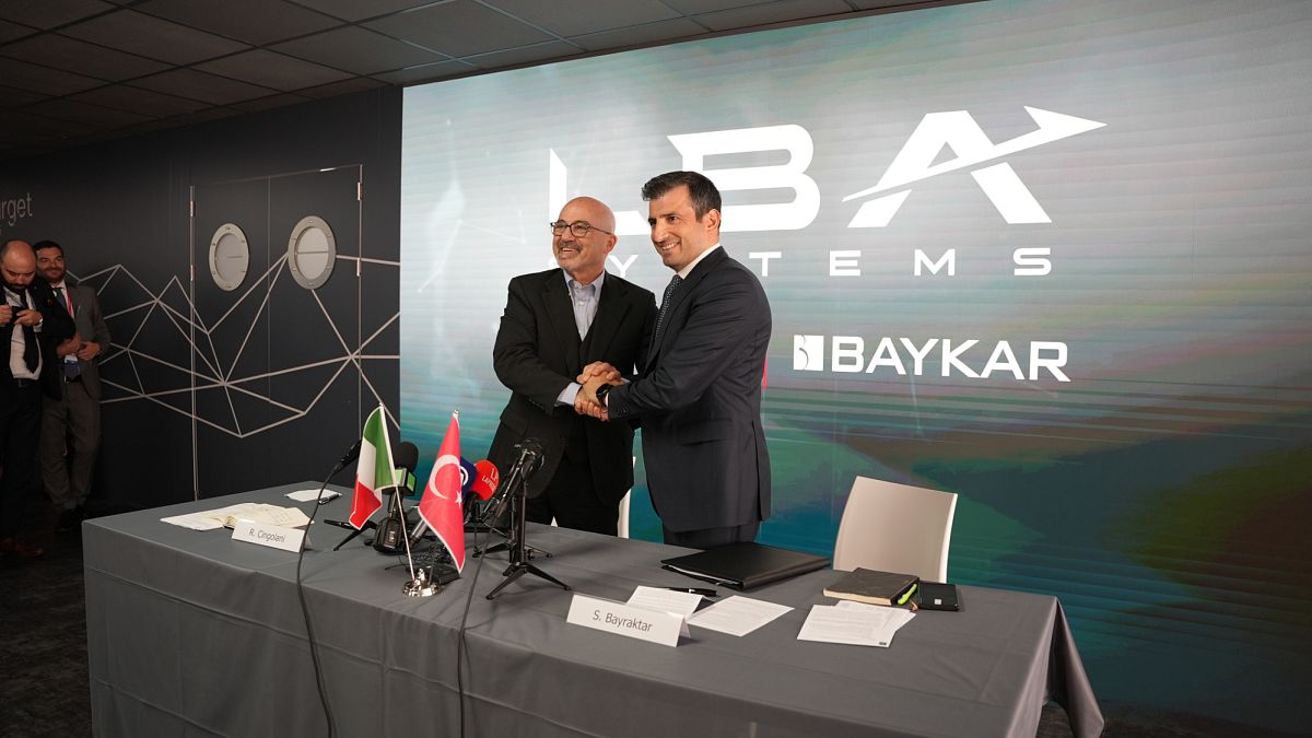 Paris Air Show: Baykar ve İtalyan savunma şirketi Leonardo, LBA Systems ortaklığını duyurdu | Euronews