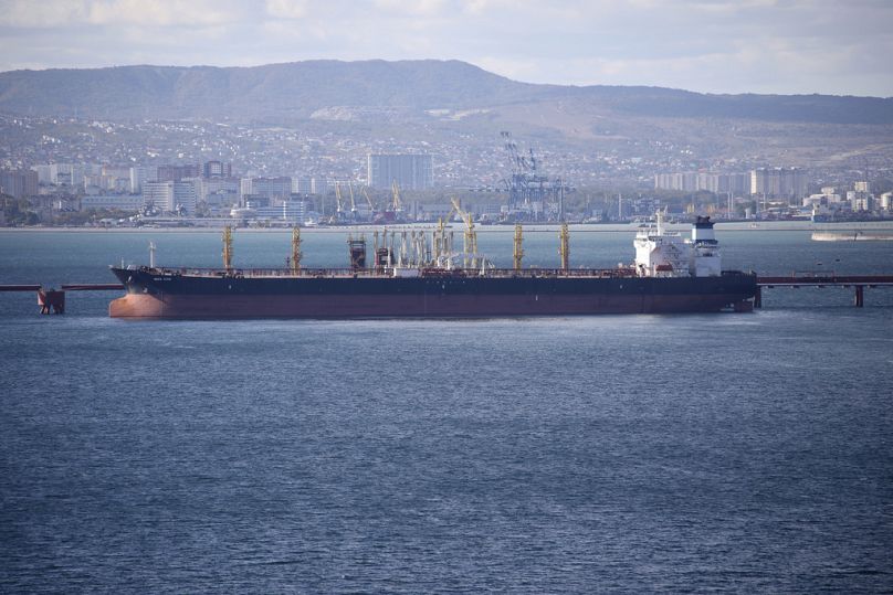 Petroleiro ancorado na Rússia