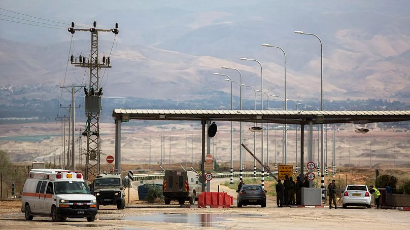 O posto de controlo de Allenby: os alemães discutem se é possível entrar aqui de Israel para a Jordânia.