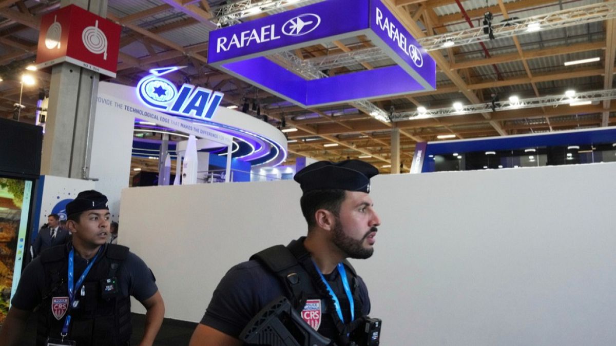 شركة "رافائيل" الإسرائيلية تهدد برفع دعوى ضد فرنسا بعد إغلاق جناحها في معرض باريس