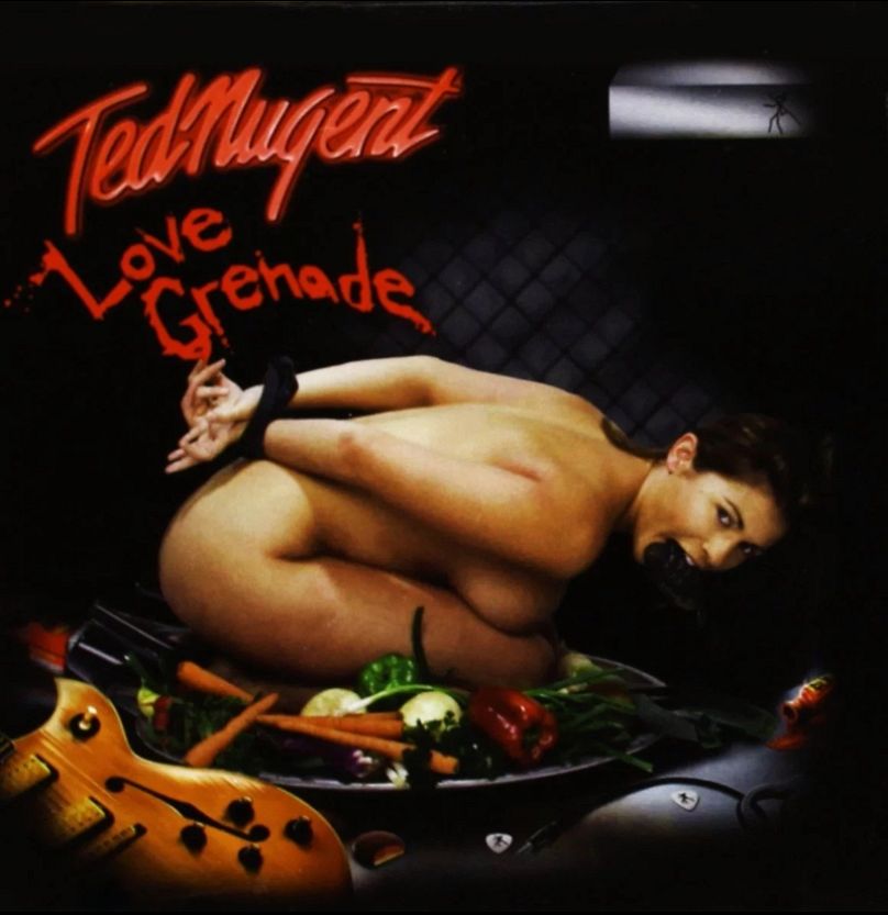 Portada del disco 'Love Grenade'