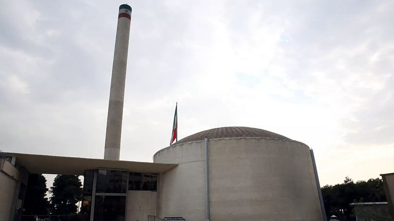 Der Tehran Research Reactor wurde von den USA an den Iran weitergegeben, im Rahmen des "Atoms for Peace" Programms.