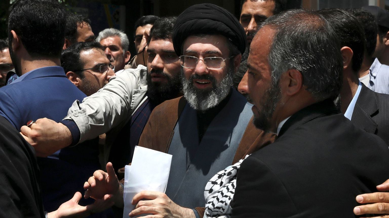 مجتبی خامنه‌ای، پسر علی خامنه‌ای، رهبر ایران