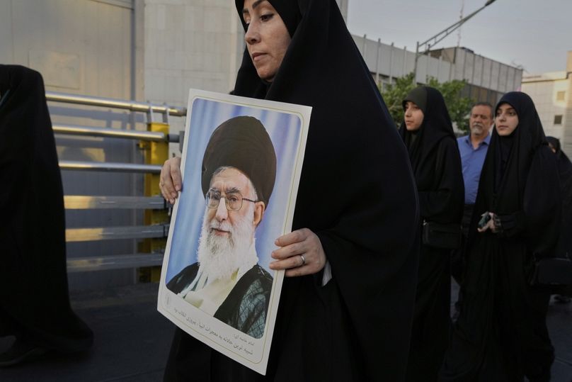 Im Krieg gegen Israel droht die Macht des radikalen Mullah-Regimes im Iran zu bröckeln.