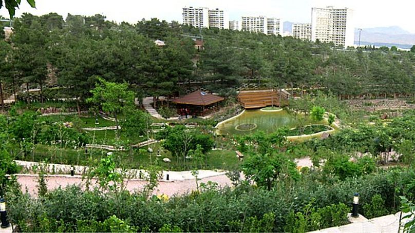 Lavizan erdőpark távlati képe