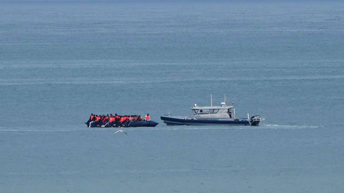 Over 600 migrants rescued from two fishing boats off southern Greece