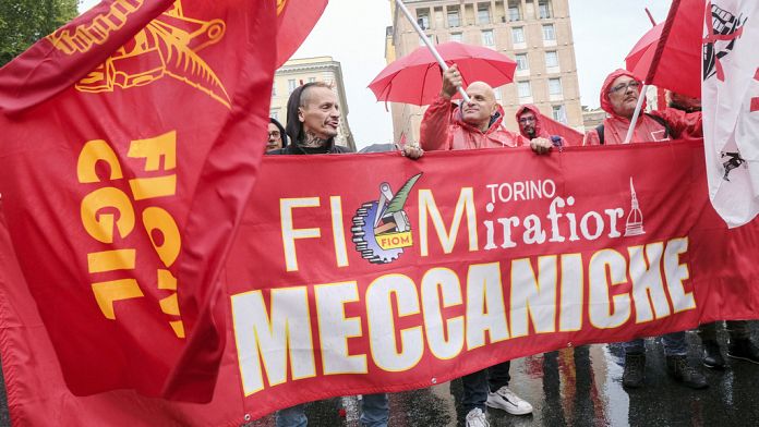 Italia, sciopero dei trasporti e dei metalmeccanici: in 10mila bloccano la tangenziale a Bologna