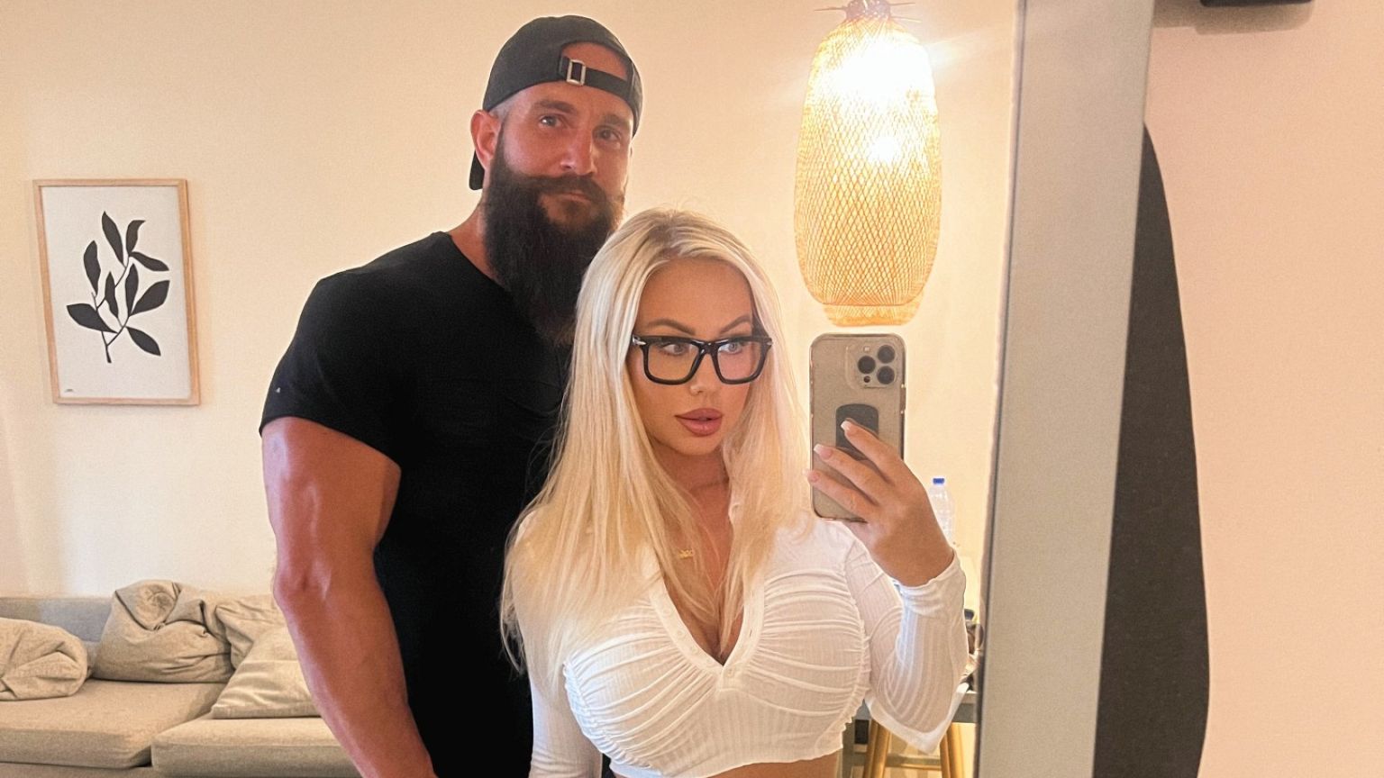 İsveçli yetişkin içerik üreticileri, pornografik materyal satın alınmasını  yasaklayan yasaya tepkili | Euronews