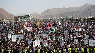 Yemen: Tens of thousands hold pro-Iran rally