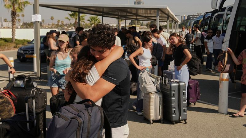 من الملاجئ إلى قبرص: شبان يروون لحظات الخوف في إسرائيل 