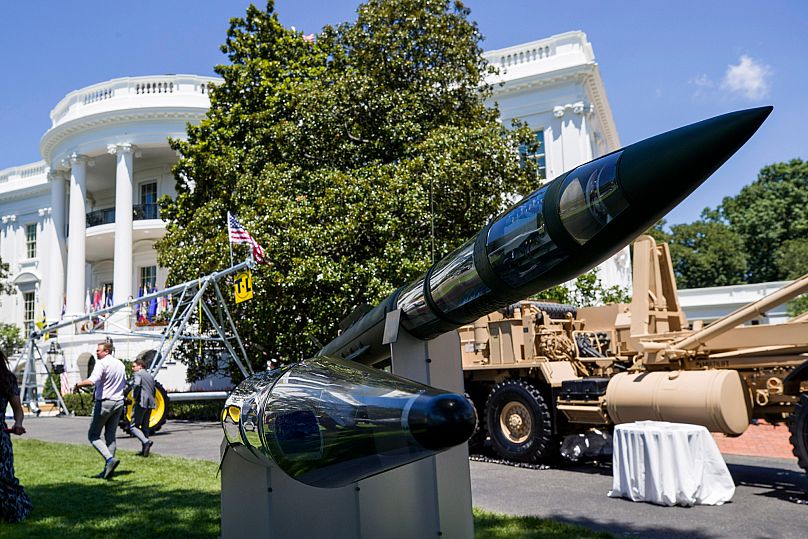 Un système de défense antimissile (THAAD) est présenté lors d'une exposition Made in America sur la pelouse sud de la Maison Blanche, le 15 juillet 2019.