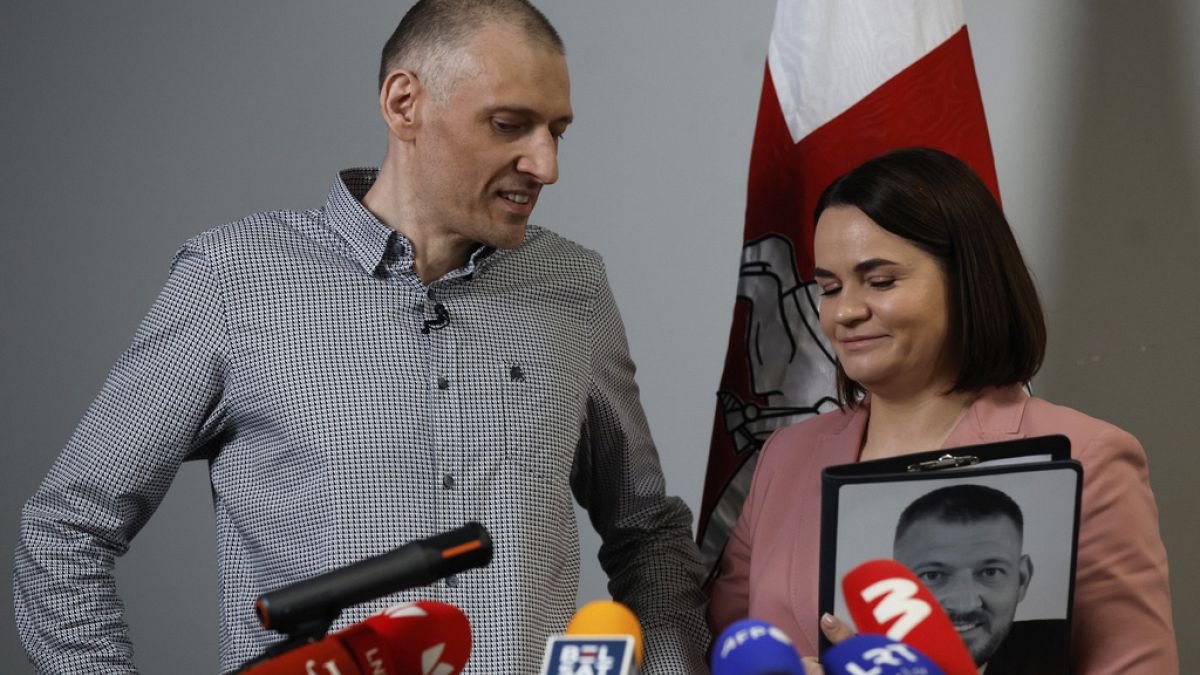 Exclusif: l'opposant bélarusse Tsikhanouski "a oublié comment parler après cinq ans en isolement"
