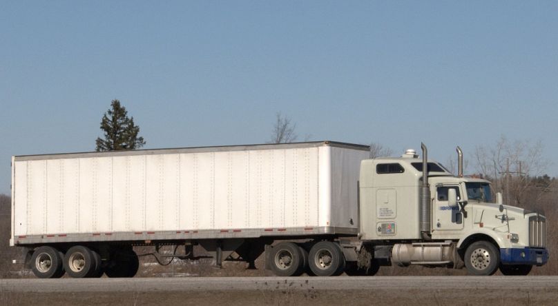 A Brink’s Kenworth típusú páncélozott nyergesvontatója