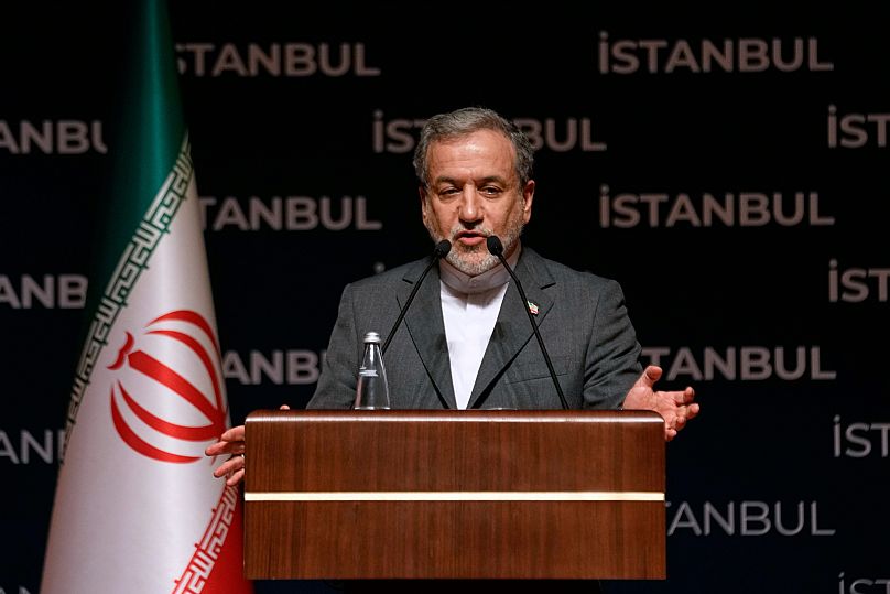 Le ministre iranien des Affaires étrangères, Abbas Araghtchi, participe à une conférence de presse à Istanbul, en Turquie, le dimanche 22 juin 2025