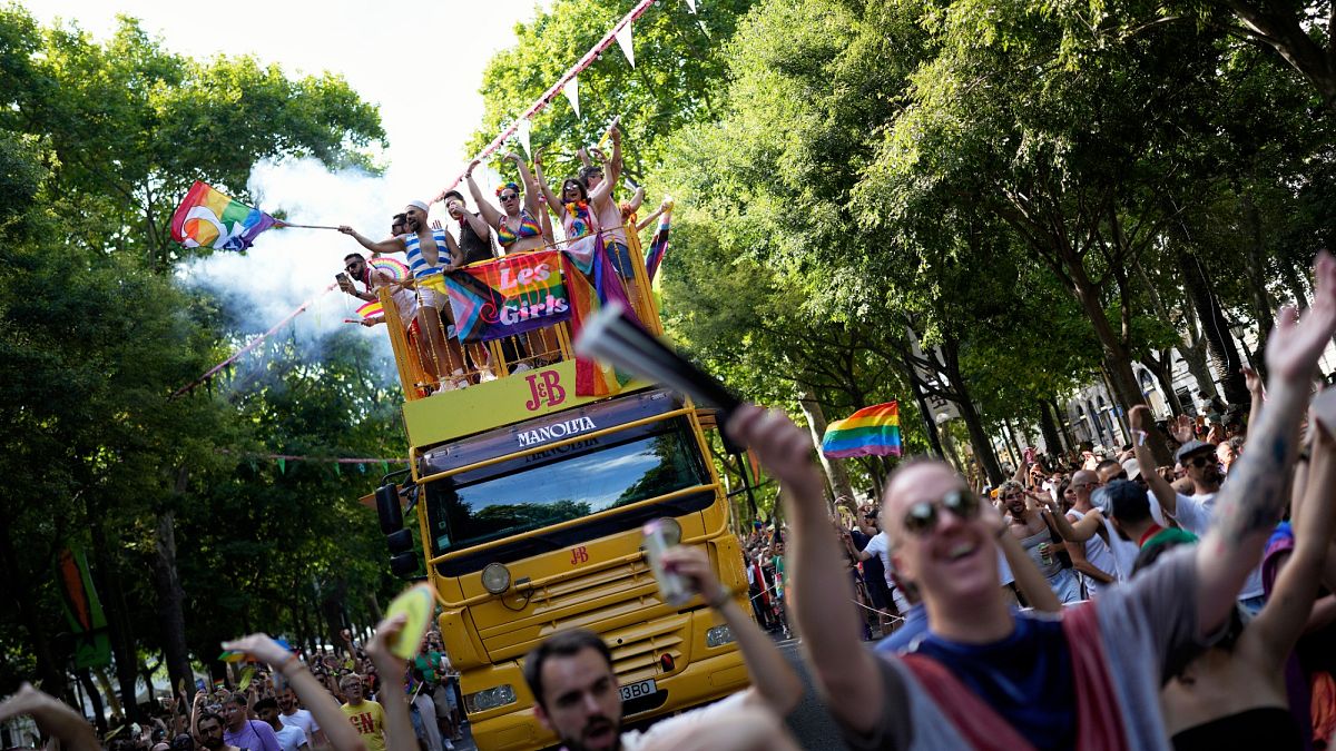 EuroPride: Πορεία για τα δικαιώματα των ΛΟΑΤΚΙ+ γεμίζει την Λεωφόρο Ελευθερίας στη Λισαβόνα