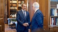 Kyriakos Mitsotakis, primer ministro griego, durante la reunión con el presidente de la República, Konstantinos Tasoulas.