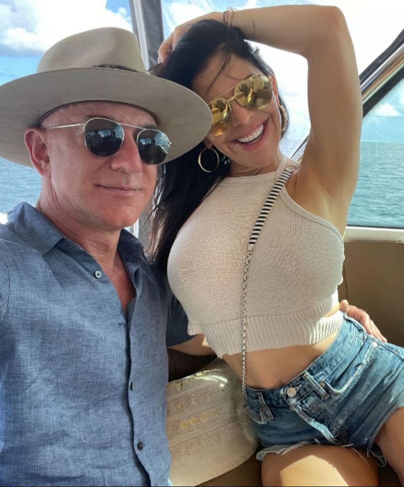 Bezos and Sánchez