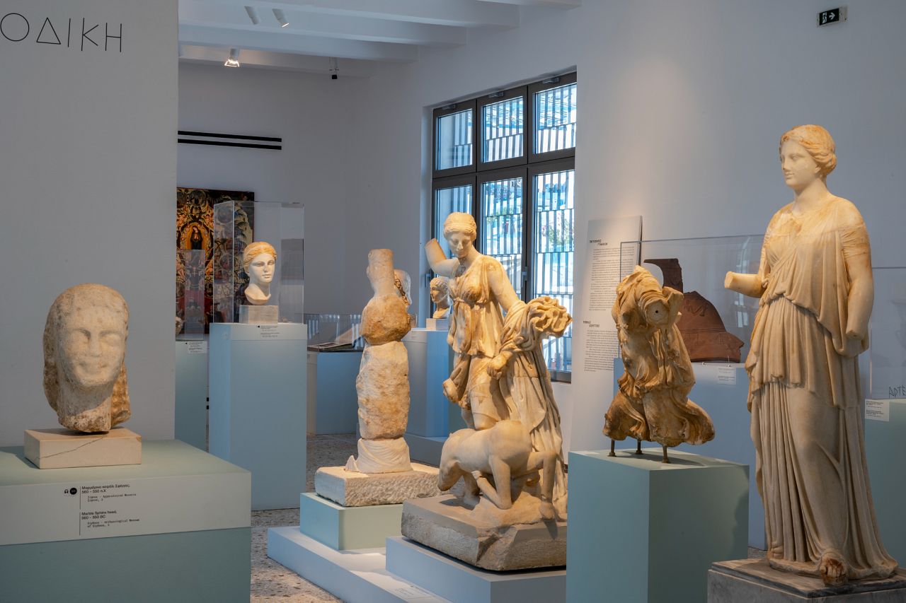 General view of the exhibition "Cycladic Women: Untold Stories"