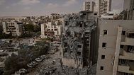  ساختمان‌های مسکونی ویران شده در حمله موشکی تلافی‌جویانه ایران که منجر به کشته شدن چندین نفر شد؛ بئرشبع، اسرائیل، سه‌شنبه، ۲۴ ژوئن ۲۰۲۵