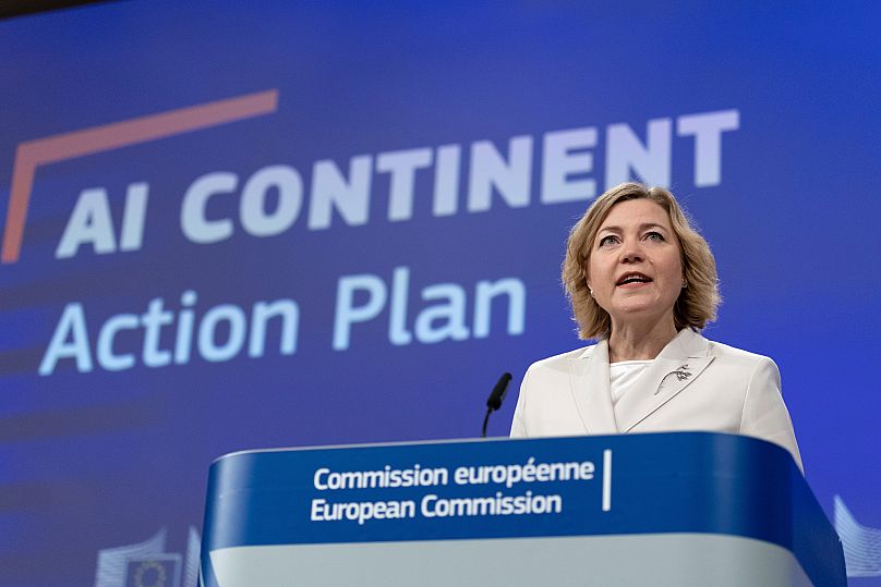 Henna Virkkunen donne une conférence de presse à l'issue de la réunion hebdomadaire du collège des commissaires au siège de l'UE à Bruxelles, en Belgique, le 9 avril 2025