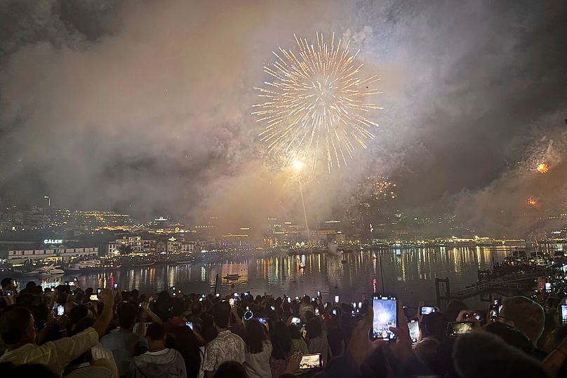 Fogo de artifício nos festejos do São João no Porto e em Gaia, junho de 2025