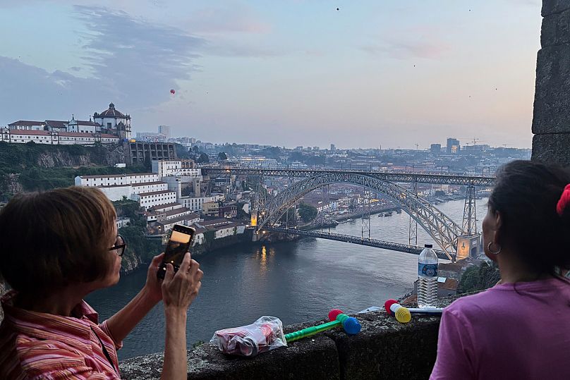 Vista do Douro a partir do Porto, na véspera de São João, jumho de 2025