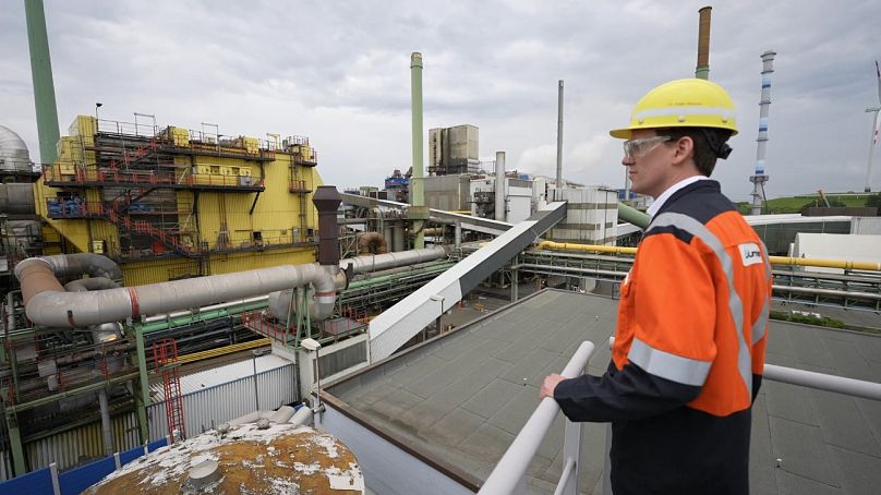 Dr. Holger Klaassen, az Aurubis vállalati energia- és klímaügyi igazgatója az tüzem előtt