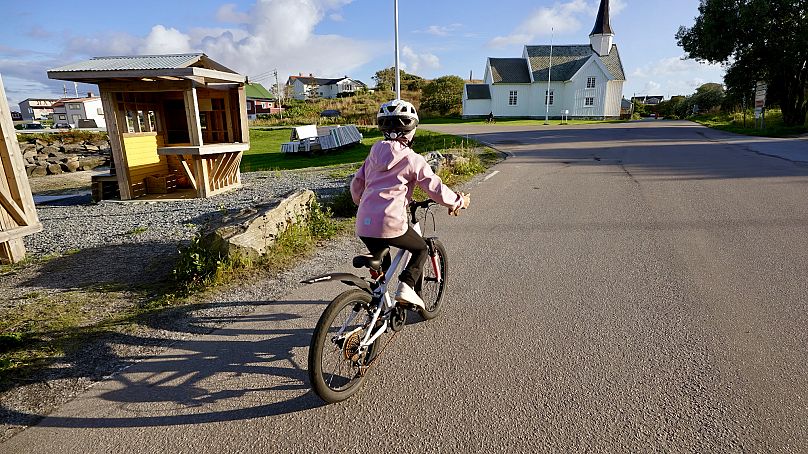 Η Τρένα έχει χάσει σχεδόν το 10% του πληθυσμού της την τελευταία δεκαετία, με τις οικογένειες να φεύγουν συνήθως όταν τα παιδιά φτάνουν σε ηλικία γυμνασίου.