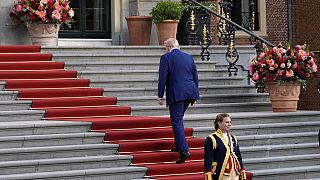 Donald Trump a Paleis Huis ten Bosch lépcsőin, a NATO közgyűlésre érkezve - 2025 június 24.