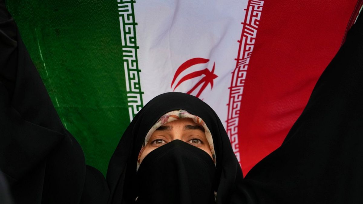 شبكات التجسس تثير أزمة ثقة في إيران.. النظام يحذر من التفاعل مع صفحات ترتبط بإسرائيل