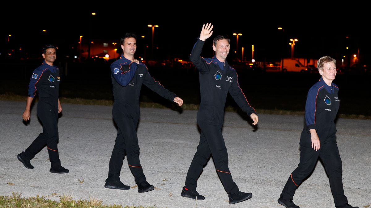 Des astronautes hongrois, indien et polonais décollent vers l'ISS