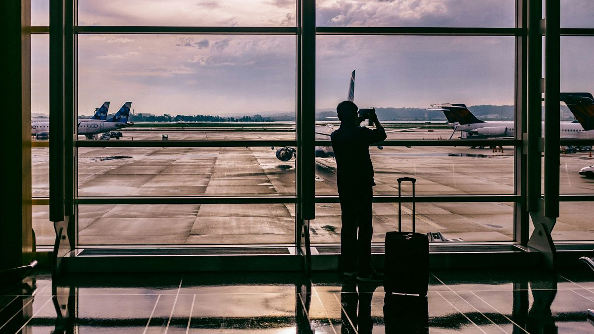 EU votes to make hand luggage for air passengers free of charge