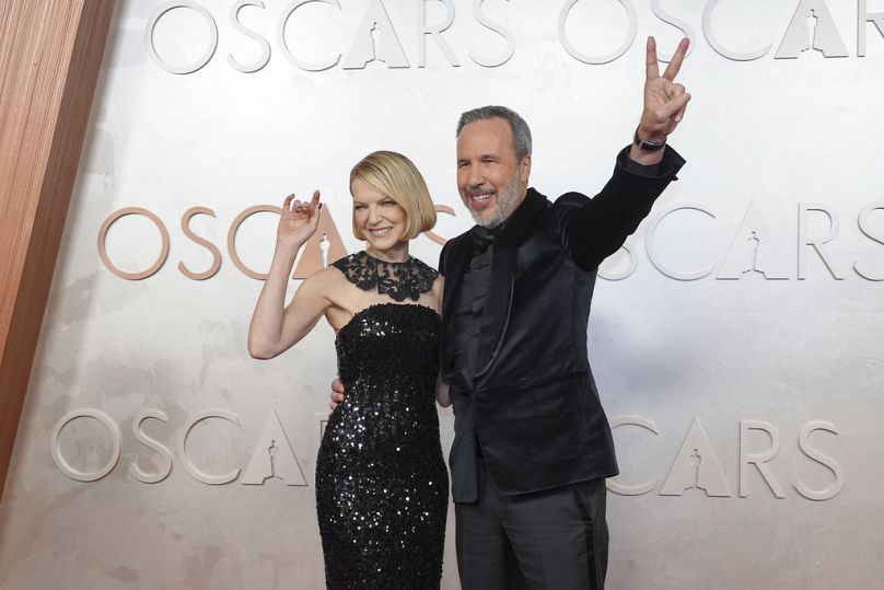 Tanya Lapointe et Denis Villeneuve arrivent à la cérémonie des Oscars le dimanche 2 mars 2025 au Dolby Theatre à Los Angeles.