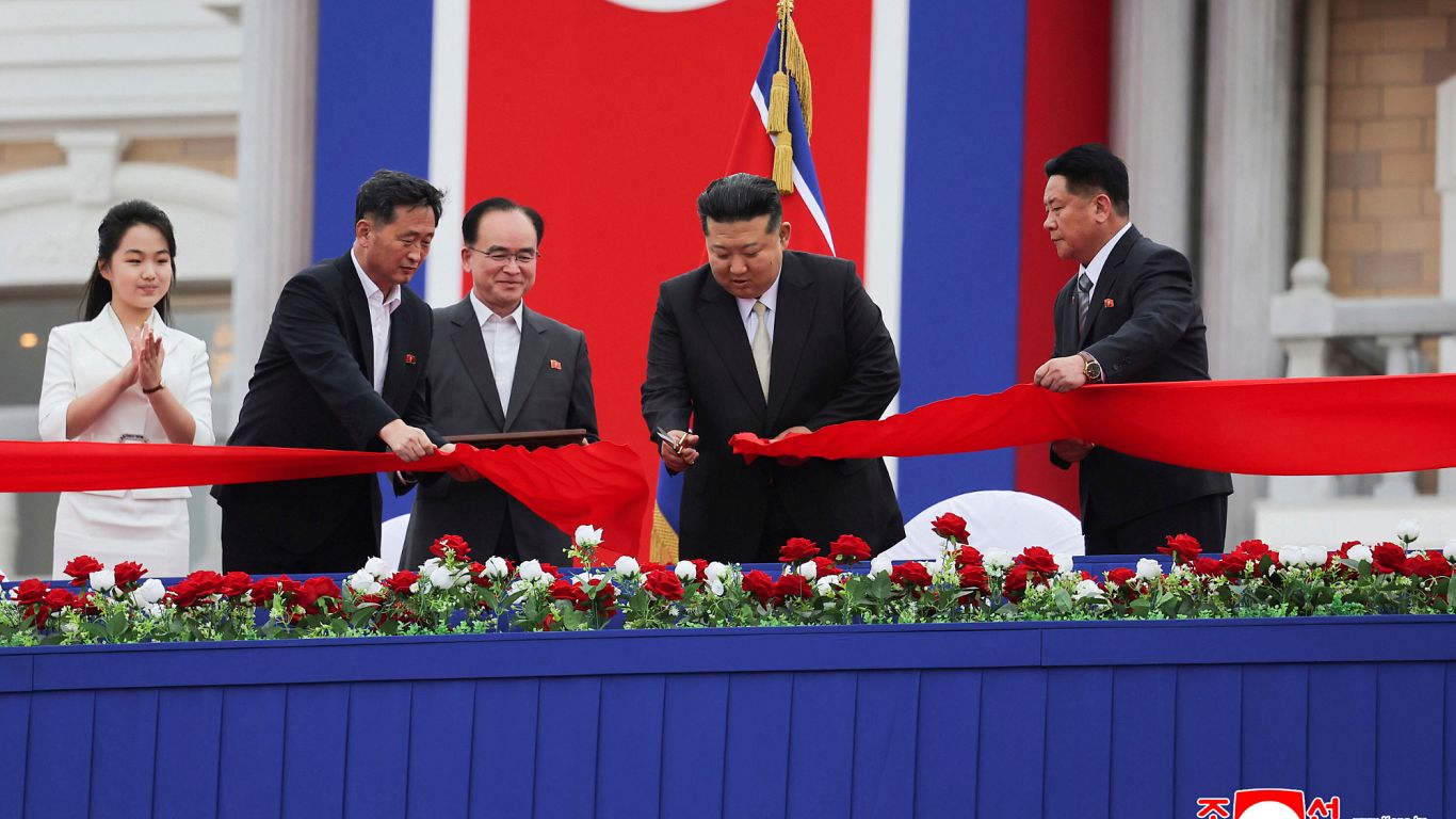 CRAZY KIM WANTS YOU TO VISIT HIS NEW BEACH RESORT — NORTH KOREA SO LOVELY THIS TIME OF YEAR 🤡