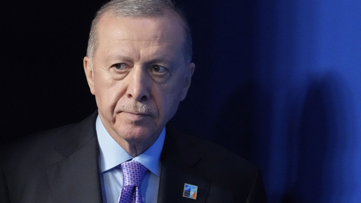 "تركيا اليوم أقوى".. أردوغان يتحدّث عن "مرحلة جديدة" بعد تسليم حزب العمال الكردستاني سلاحه
