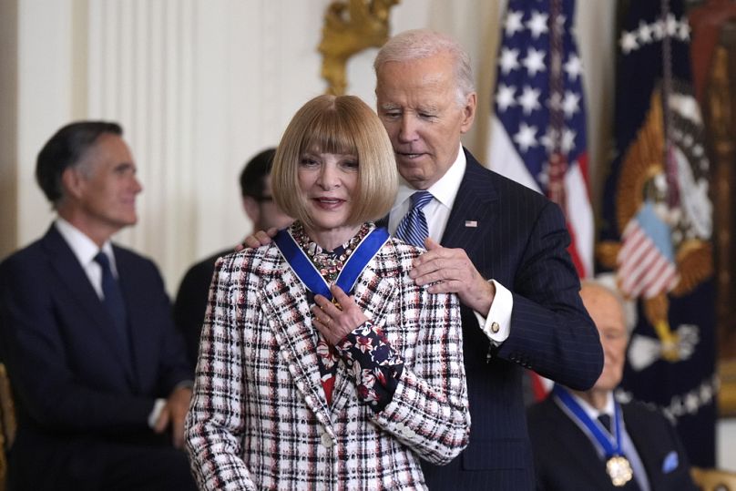 Wintourt a távozó Joe Biden év elején tüntette ki az elnöki Szabadságéremmel, amely a legmagasabb, polgári személynek adható amerikai kitüntetés 
