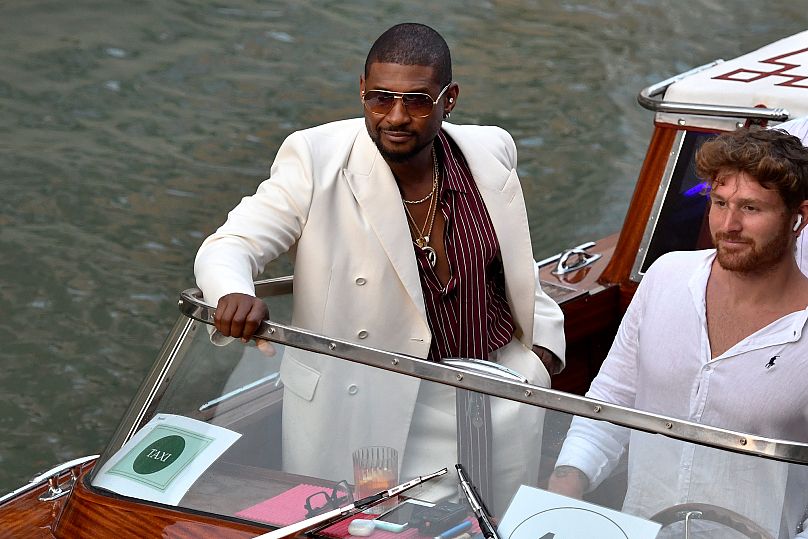 Usher arrives in Venice