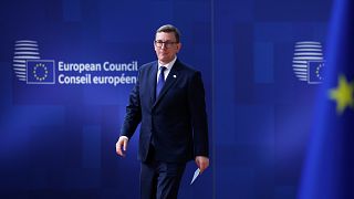Il primo ministro estone Kristen Michal arriva al vertice dell'UE presso la sede del Consiglio europeo a Bruxelles, 26 giugno 2025.